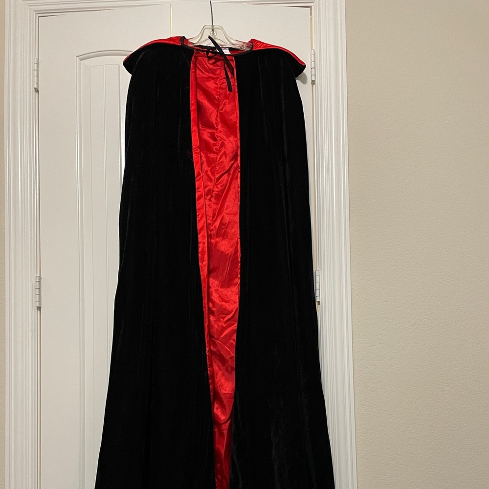 Black velvet cape with red lining, costume vampire Dracula